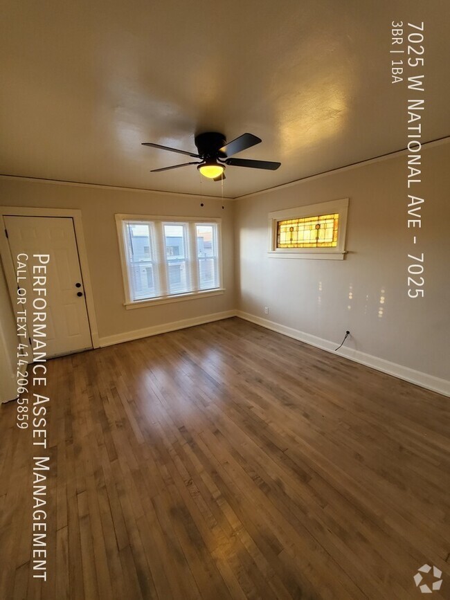 Building Photo - Beautiful 3BD/1BA West Allis Upper Unit 7025 Rental