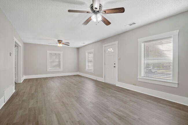 Photo - 509 E Heron St