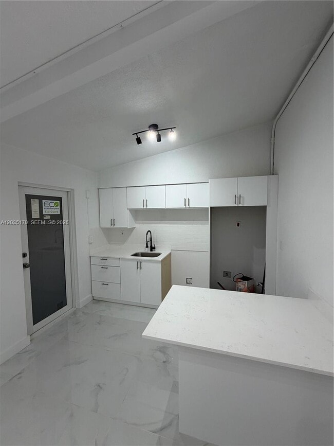 Photo - 3220 Plaza St