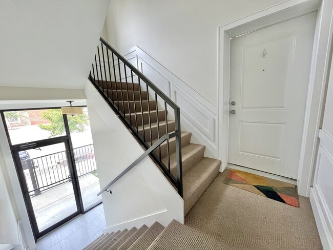 2453 W Irving Park Rd