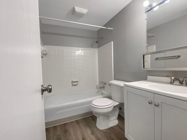 Photo - 4179 Oak Park Dr SE