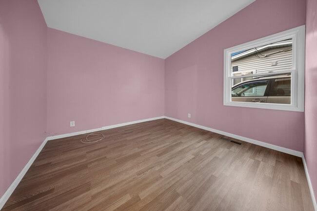 Photo - 870 Taylor Ave