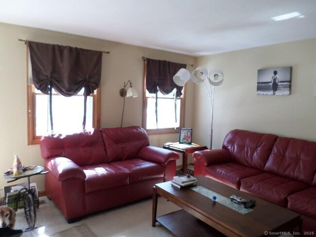 Building Photo - 4 Persimmon Ln Unit 4 Rental