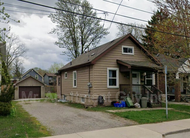 Building Photo - 163 E 5th St Unit Main Suite