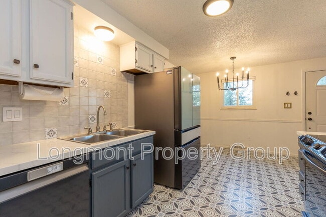 Photo - 926 Yeager Pl