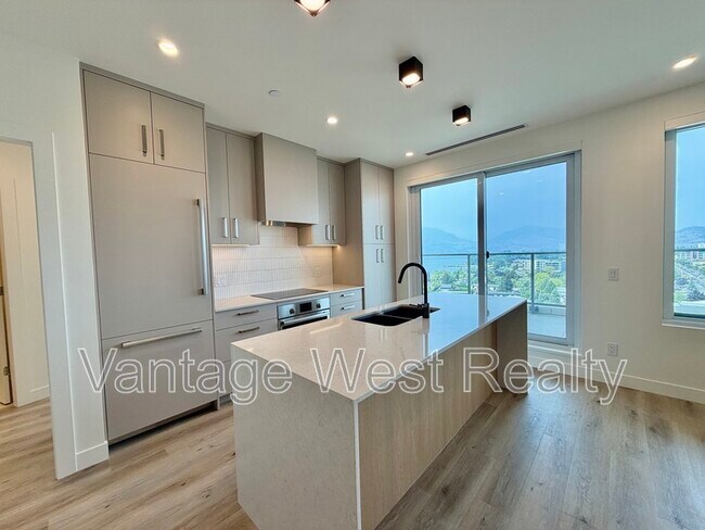3300-3300 Lakeshore Rd