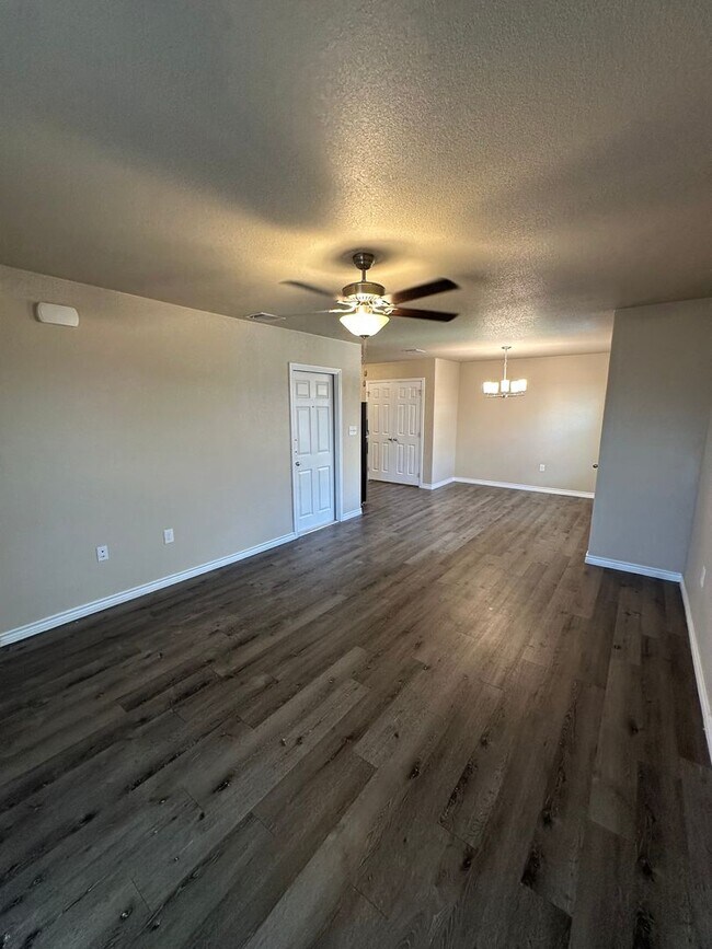 Photo - AVAILABLE NOW! - 2 WEEKS FREE (SECTION 8 A...