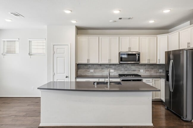 Building Photo - 3104 Roseland Terrace Ln