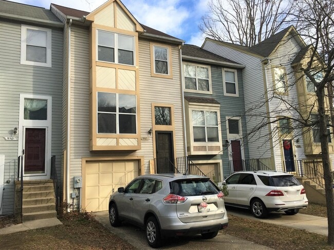 Building Photo - Spacious 3 BR Townhouse in Columbia!