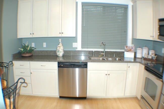 Photo - 2128 SW Holden St Unidad C 207