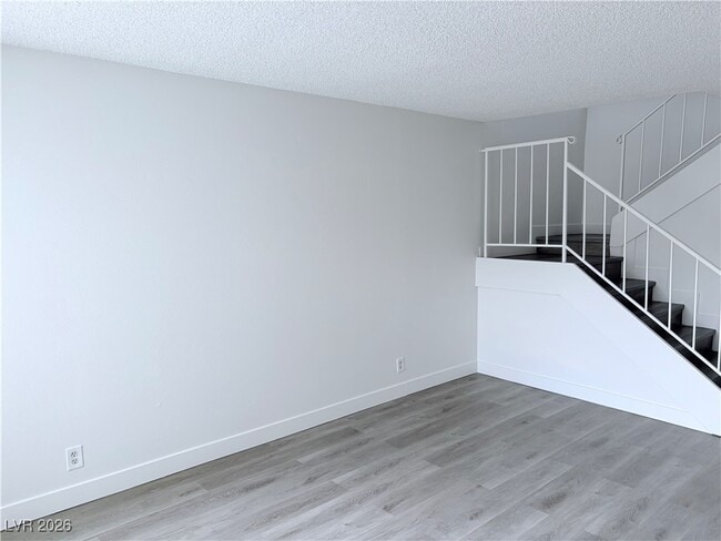 Photo - 4350 Caliente St