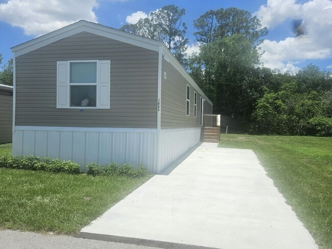 Building Photo - 1065 Myakka Dr