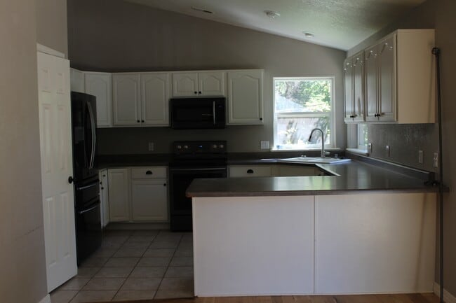 Photo - 108 Market Dr