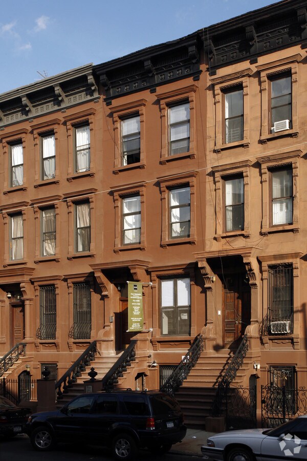 Photo - 141 W 131st St