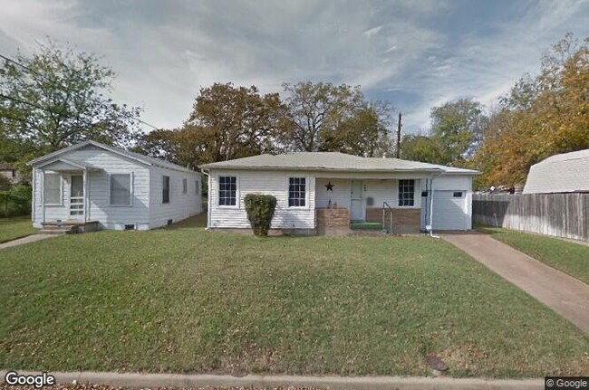 Great home near the historic Parker County Courthouse, street view - 409 Harmon House