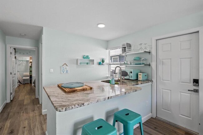 Photo - 2084 Grove St