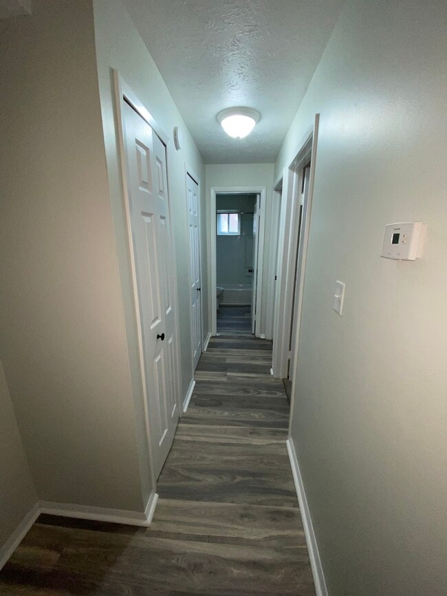 3BD-HALLWAY CLOSETS