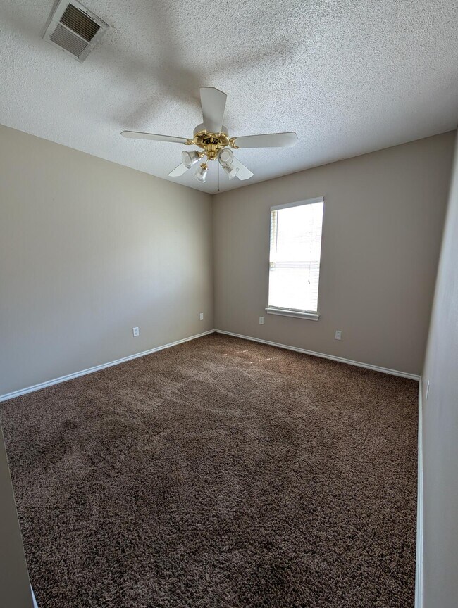 Photo - 10606 Belton Av.