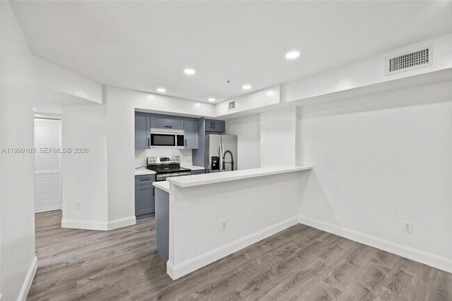 Photo - 470 S Park Rd