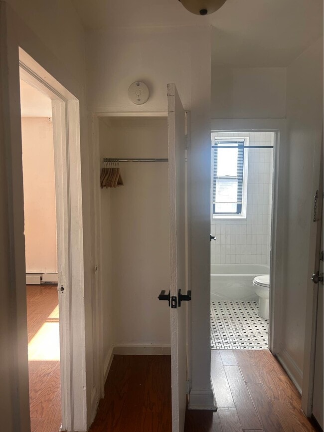 Building Photo - 12 Monticello Ave Unit 3