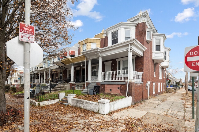 Photo - 851 S 57th St