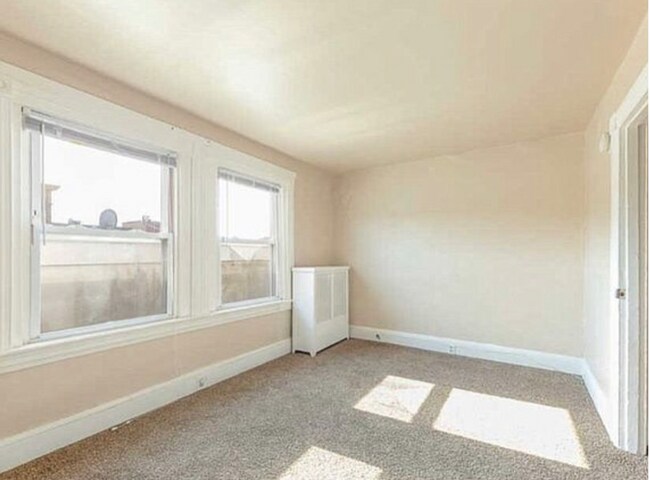 Photo - 104 E Pine St