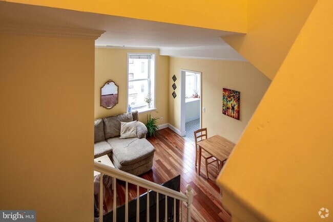 Building Photo - 2129 Walnut St Rental
