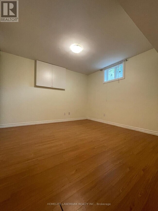 Photo - 124 McNicoll Ave