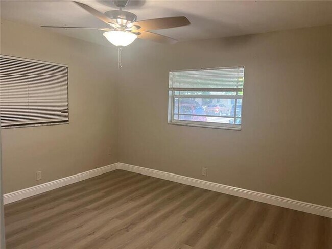 Photo - 420 SE 13th Dr