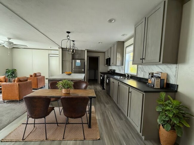 Building Photo - 5417 S Deadwood Dr