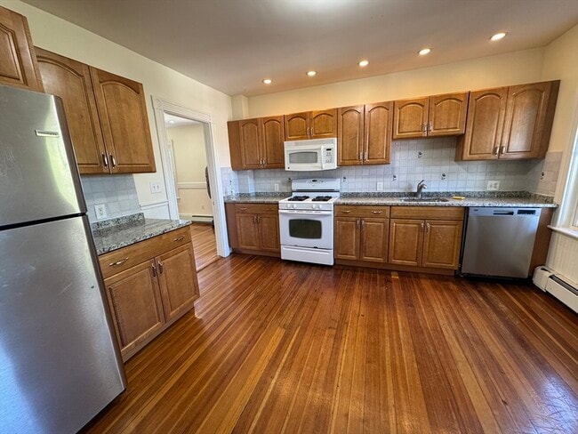 Photo - 163 Belmont St Unidad 3