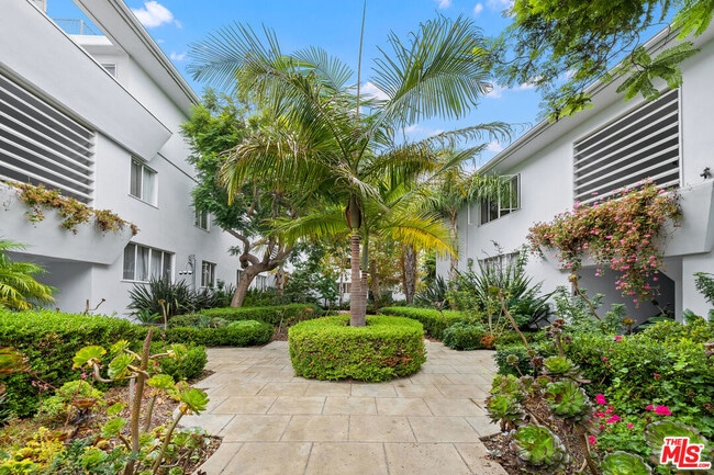 Building Photo - 130 San Vicente Blvd Unit 132 B Rental
