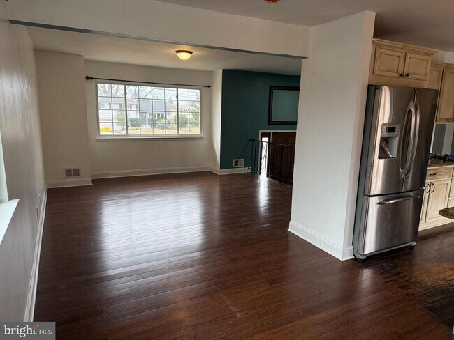 Photo - 892 Estates Blvd