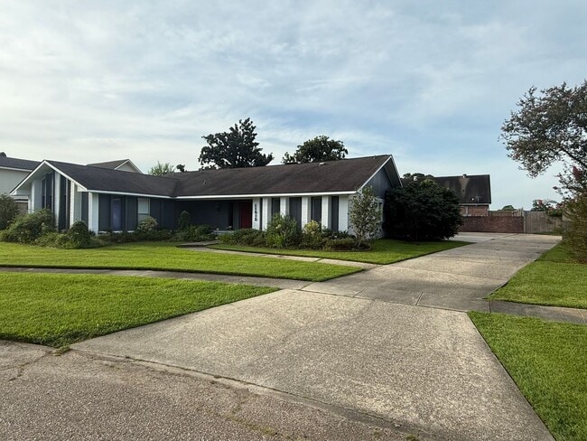 Photo - Rental Available Now in Lake Sherwood Acres!