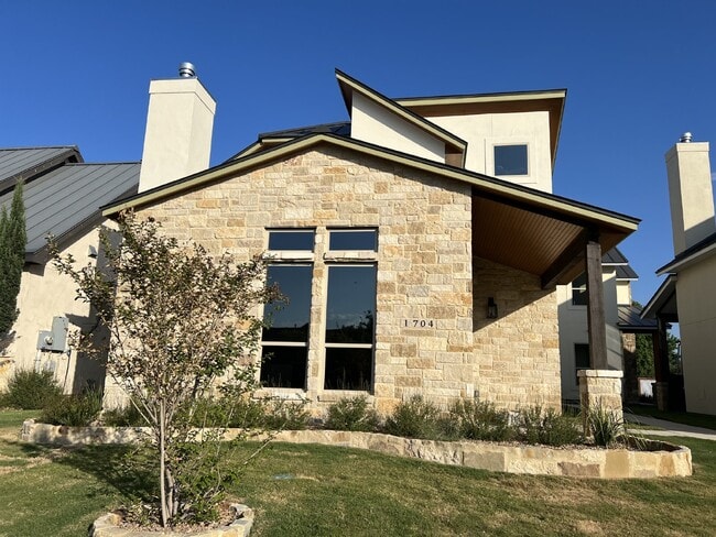 Photo - Gorgeous Custom-Built Home in Gated Commun...