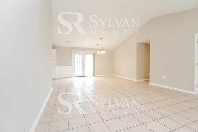 Photo - 520 Country Garden Dr