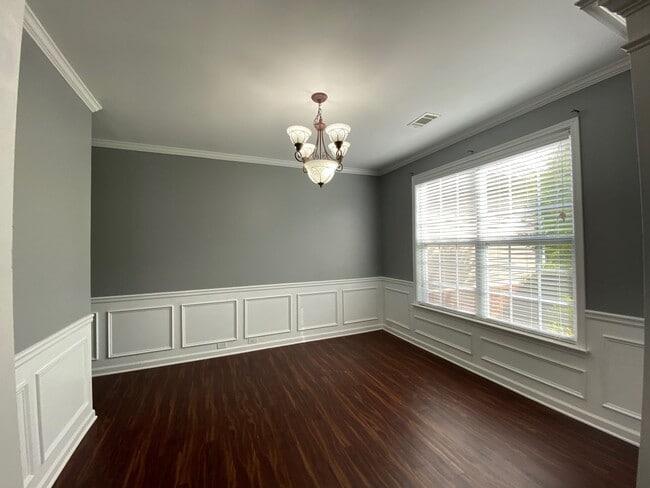 Photo - 102 E Haven Ct