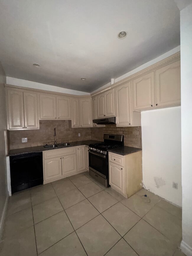 Kitchen - 14725 Polk St Casa Unidad 1/2
