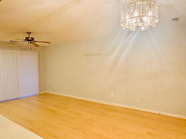 Living Room - 600 Audubon Lake Dr Unit 3A12