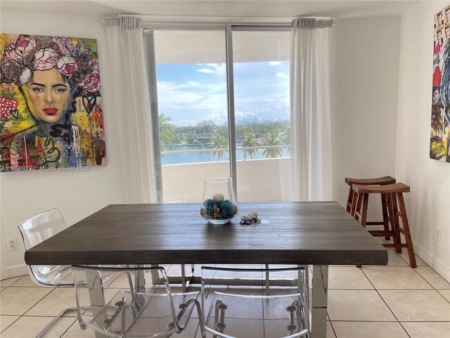 Building Photo - 5151 Collins Ave Unit 624 Rental