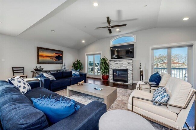206 Grand Blvd