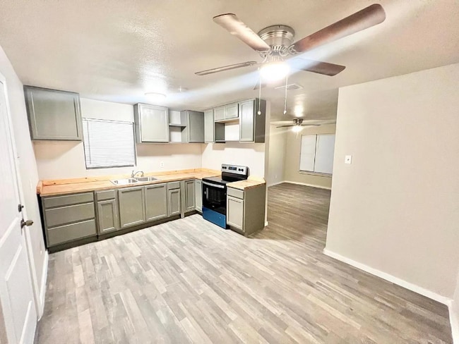 Photo - 754 Fitch St