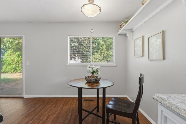 Photo - 905 Craig Dr
