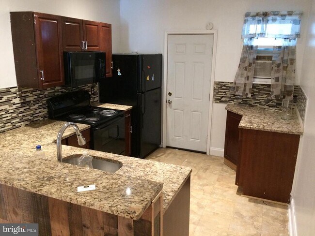 Photo - 267 W Sheldon St