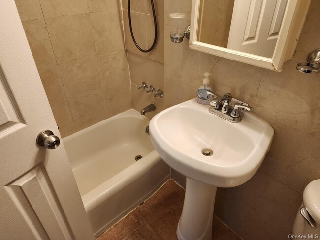 61-45 98th St Unit 4B