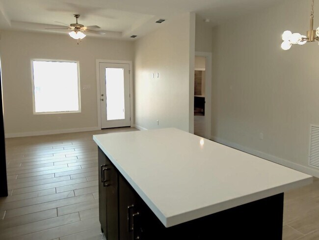 Photo - 5928 Heather Loop