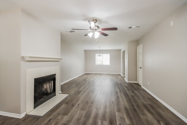Photo - 18450 Hollow Oaks Cir