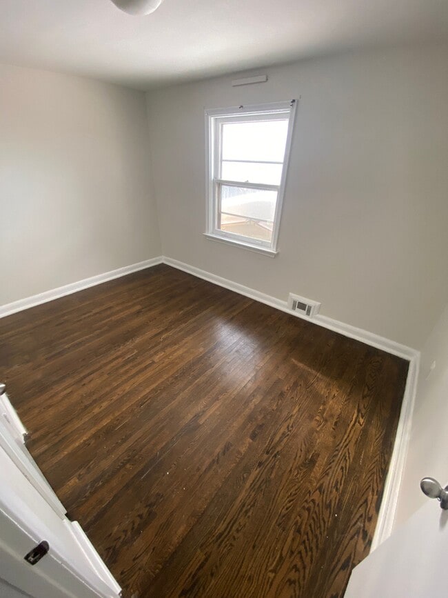 Photo - 23 Willowhurst Crescent