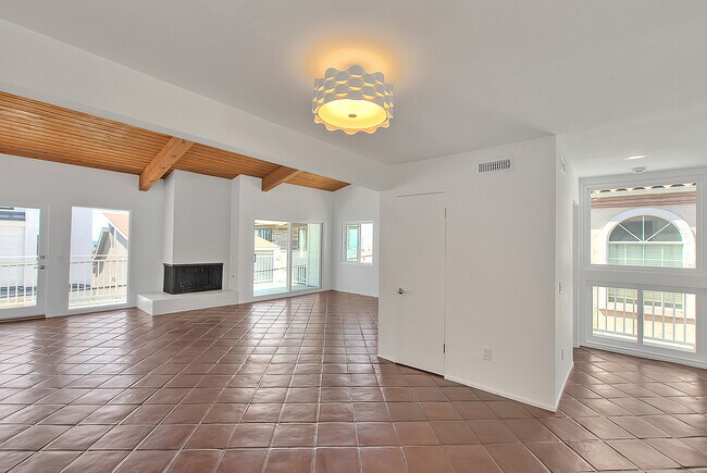 Photo - 310 Bayview Dr