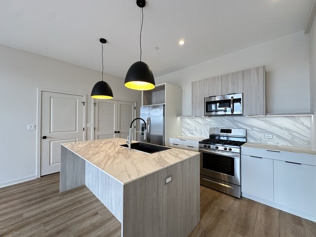 Photo - 3207 N Narragansett Ave Unit M09H